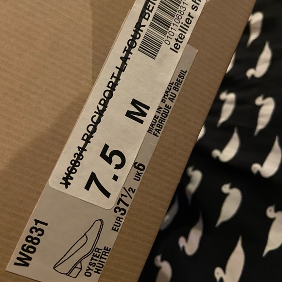 NEW in box - Rockport real leather Nude Cream Beige loafer - size 7.5 - Picture 9 of 9